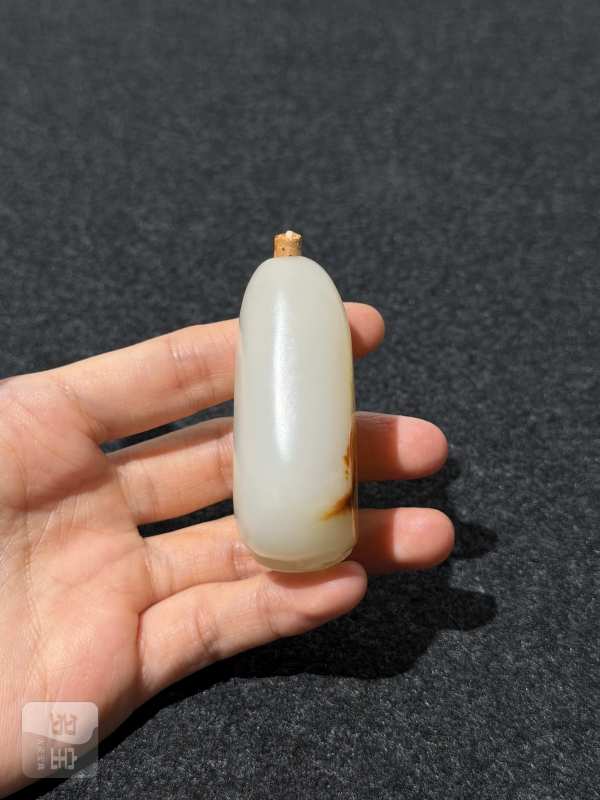清 白玉洒金皮烟壶 - 图8
